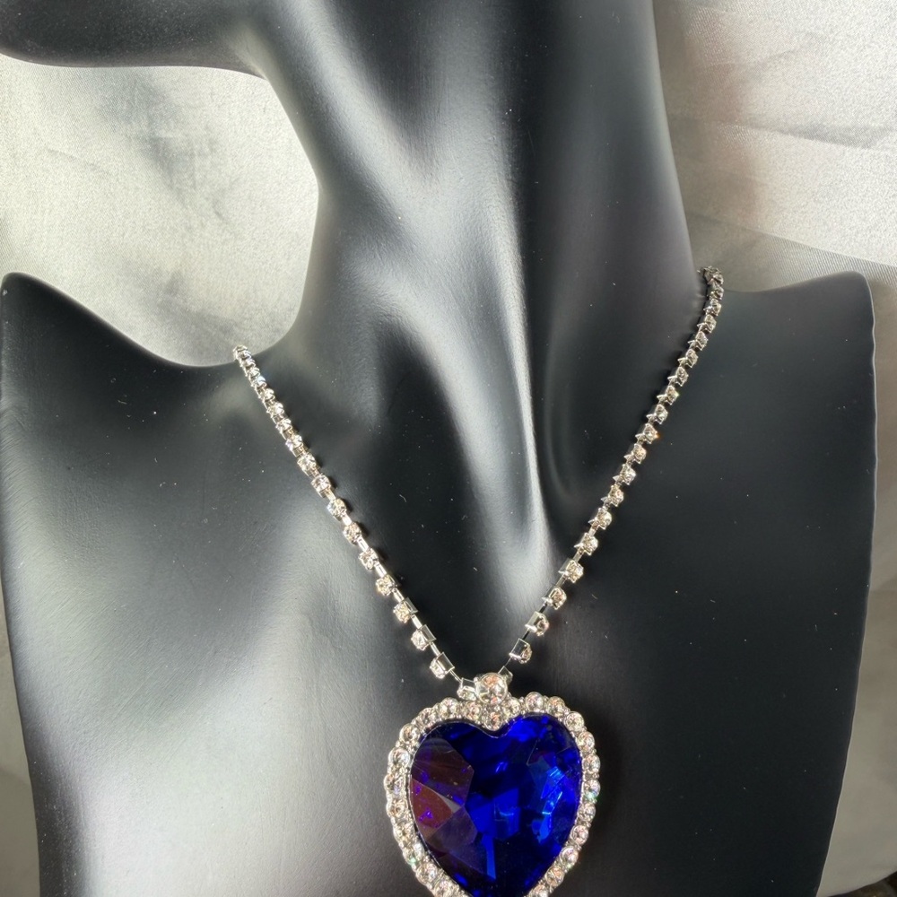 Unique premium look Sapphire Blue Heart Necklace with Silver Accents - Picture 5 of 13